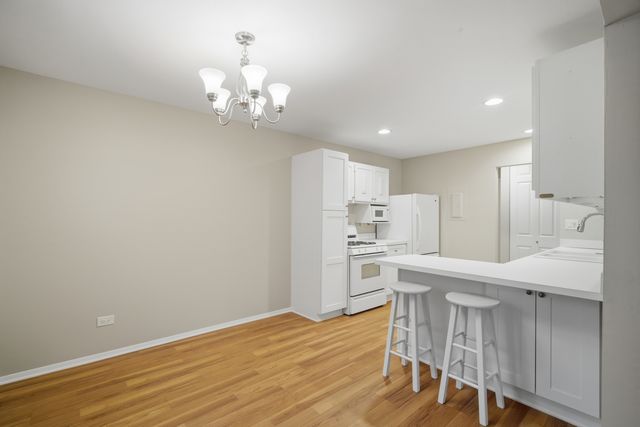 936 E Old Willow Road 104, Prospect Heights, IL 60070