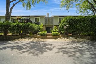 936 E Old Willow Road 104, Prospect Heights, IL 60070