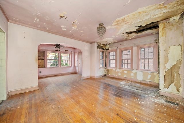 6943 S Euclid Avenue, Chicago, IL 60649