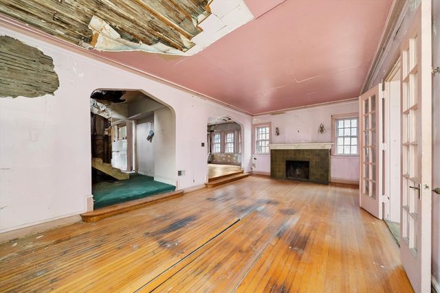 6943 S Euclid Avenue, Chicago, IL 60649