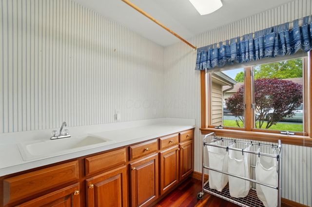 2085 Chickasaw Drive, London, OH 43140