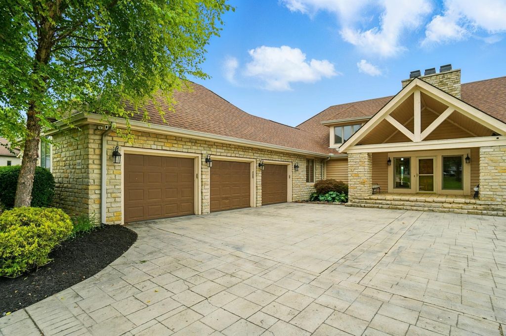 2085 Chickasaw Drive, London, OH 43140
