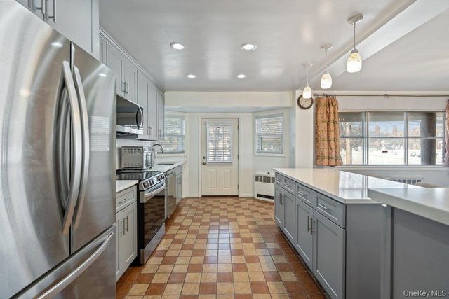 527 Alicia Drive, Westbury, NY 11590