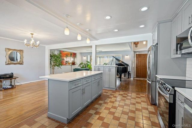 527 Alicia Drive, Westbury, NY 11590