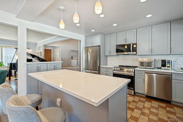 527 Alicia Drive, Westbury, NY 11590