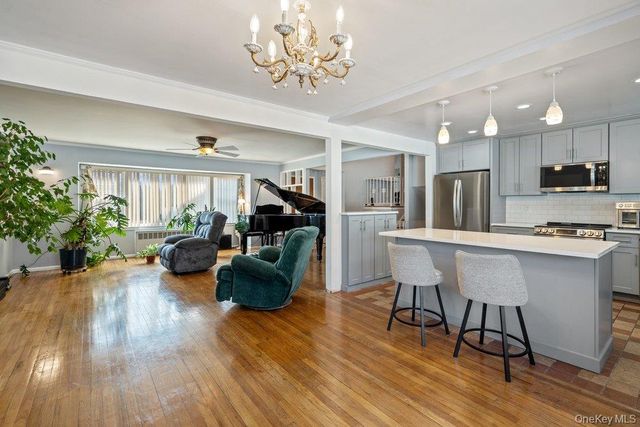 527 Alicia Drive, Westbury, NY 11590