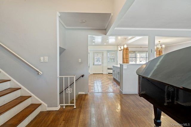 527 Alicia Drive, Westbury, NY 11590