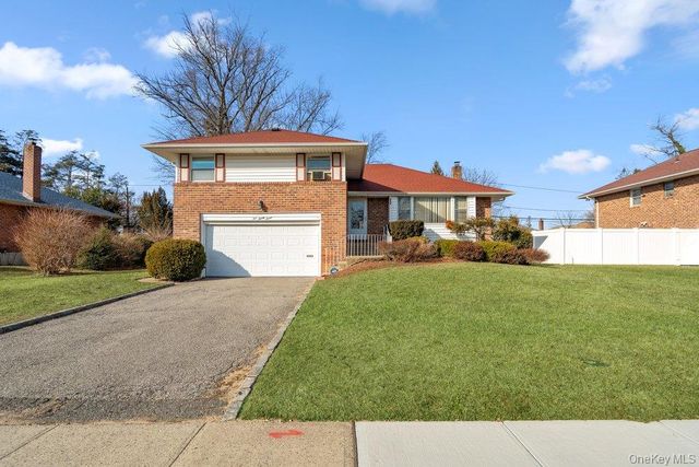 527 Alicia Drive, Westbury, NY 11590