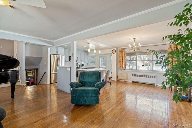 527 Alicia Drive, Westbury, NY 11590