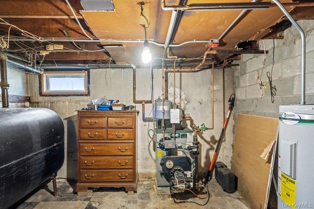 527 Alicia Drive, Westbury, NY 11590