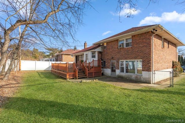 527 Alicia Drive, Westbury, NY 11590