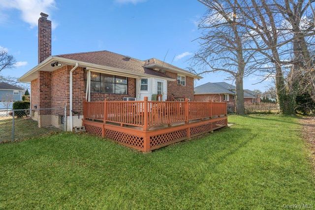 527 Alicia Drive, Westbury, NY 11590