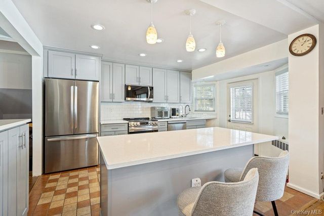 527 Alicia Drive, Westbury, NY 11590