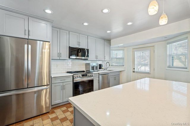 527 Alicia Drive, Westbury, NY 11590