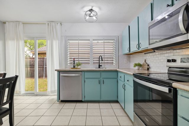 5044 Avery Lane, The Colony, TX 75056