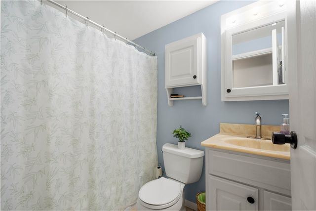 48 Woody Crest Dr, Whitehall, PA 15234