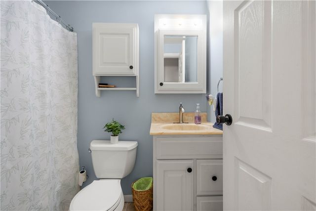 48 Woody Crest Dr, Whitehall, PA 15234