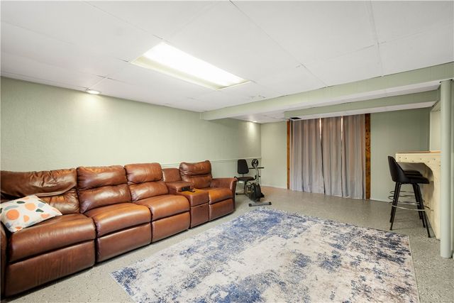 48 Woody Crest Dr, Whitehall, PA 15234