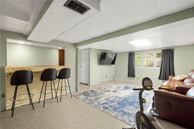48 Woody Crest Dr, Whitehall, PA 15234