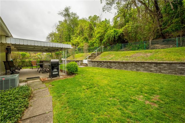 48 Woody Crest Dr, Whitehall, PA 15234