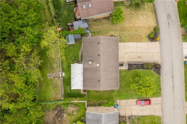 48 Woody Crest Dr, Whitehall, PA 15234