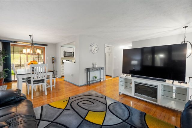 48 Woody Crest Dr, Whitehall, PA 15234