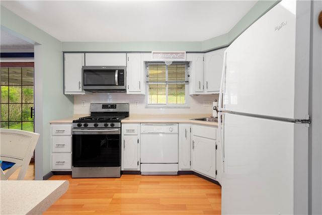 48 Woody Crest Dr, Whitehall, PA 15234