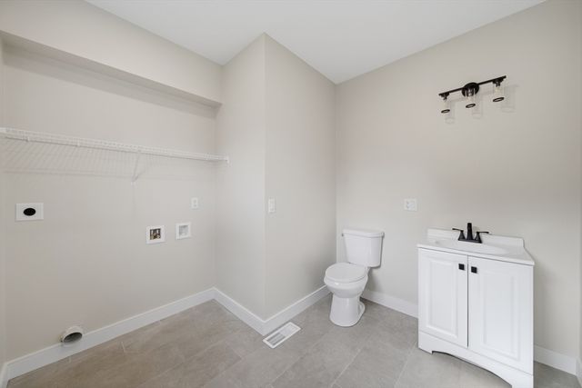 40 Ferncroft Rd, Braintree, MA 02184
