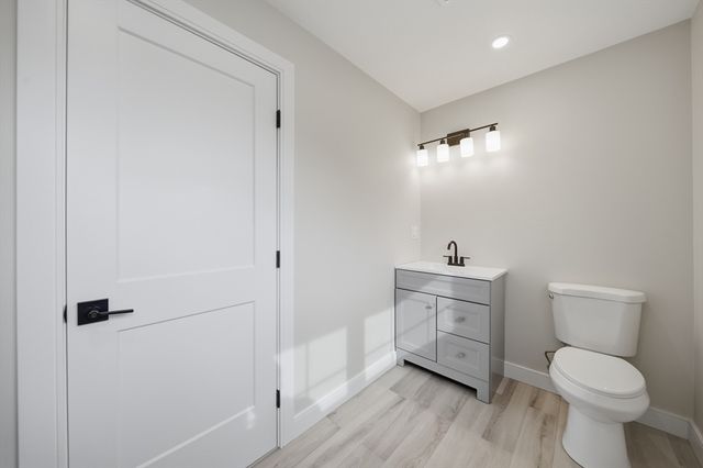 40 Ferncroft Rd, Braintree, MA 02184