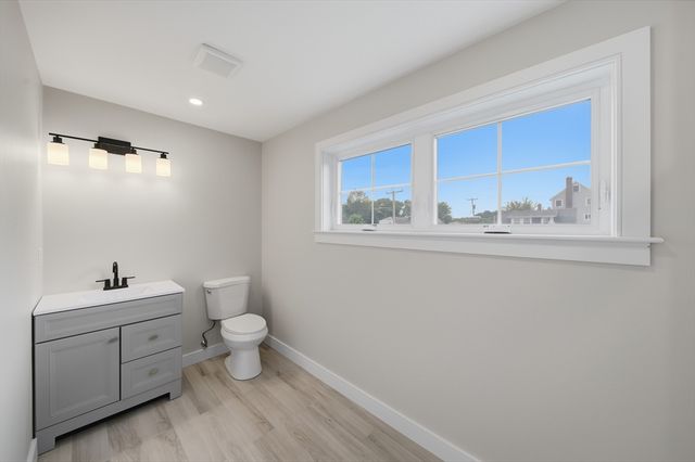 40 Ferncroft Rd, Braintree, MA 02184