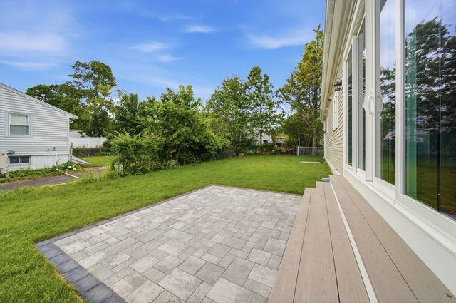40 Ferncroft Rd, Braintree, MA 02184