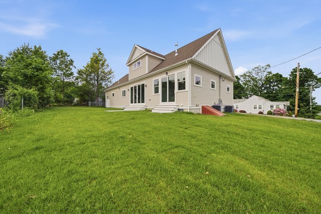 40 Ferncroft Rd, Braintree, MA 02184