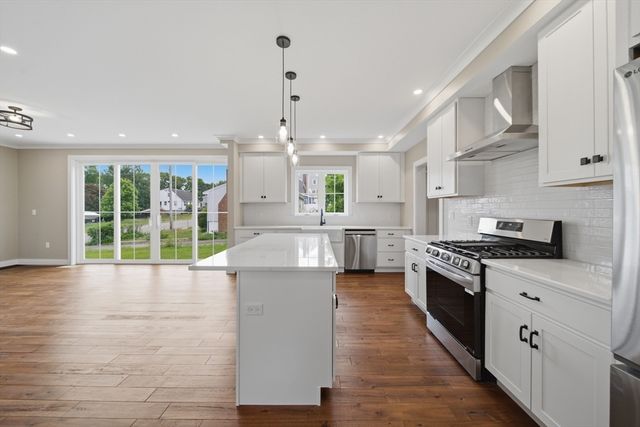 40 Ferncroft Rd, Braintree, MA 02184