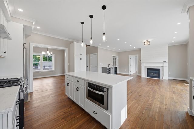40 Ferncroft Rd, Braintree, MA 02184