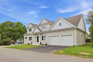 40 Ferncroft Rd, Braintree, MA 02184