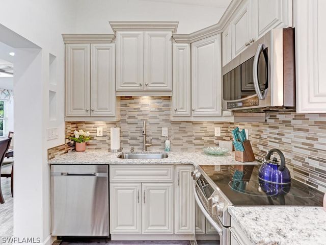 784 11th ST N, Naples, FL 34102