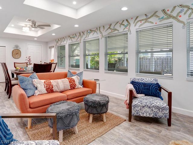 784 11th ST N, Naples, FL 34102