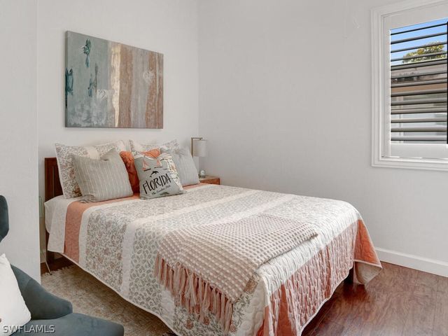 784 11th ST N, Naples, FL 34102