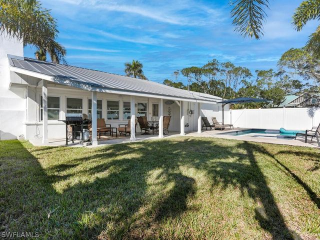 784 11th ST N, Naples, FL 34102