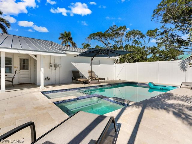 784 11th ST N, Naples, FL 34102