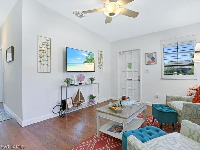 784 11th ST N, Naples, FL 34102