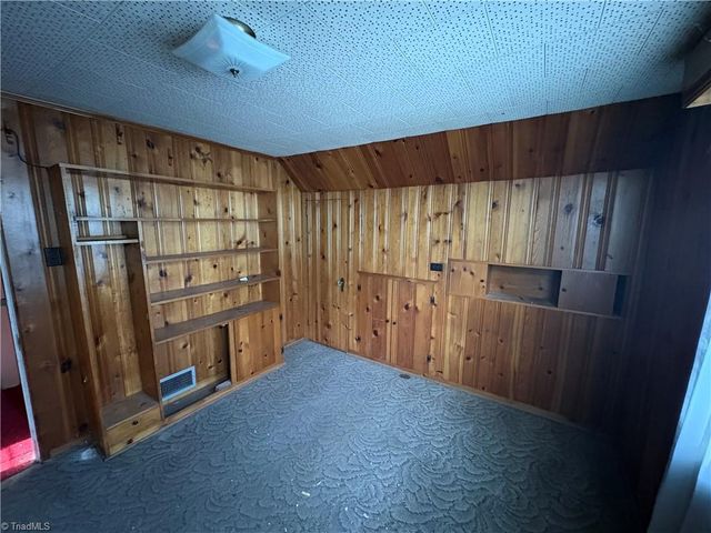 2507 NW Druid Hills Drive, Winston-salem, NC 27105