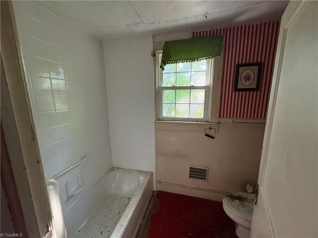 2507 NW Druid Hills Drive, Winston-salem, NC 27105