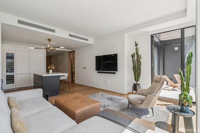 1 Steuart Lane 604, San Francisco, CA 94105