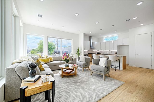 4739 Gretna Street 202, Dallas, TX 75207