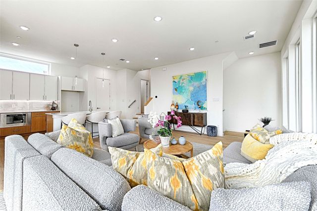 4739 Gretna Street 202, Dallas, TX 75207