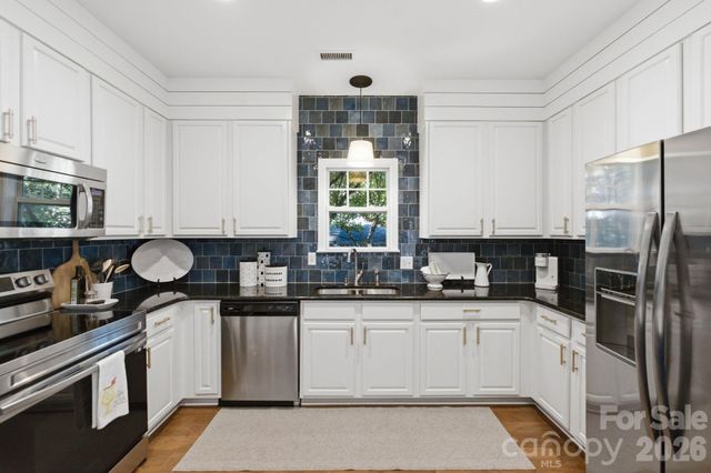 1016 W 1st Street, Charlotte, NC 28202