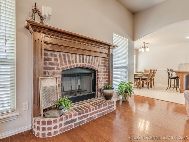 5129 S Skylane Drive W, Sand Springs, OK 74063