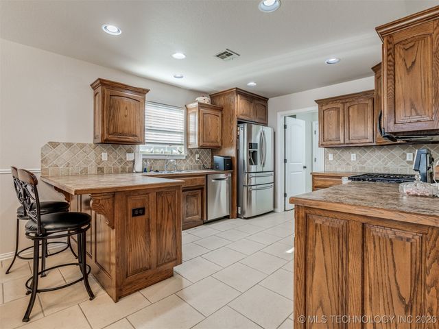 5129 S Skylane Drive W, Sand Springs, OK 74063