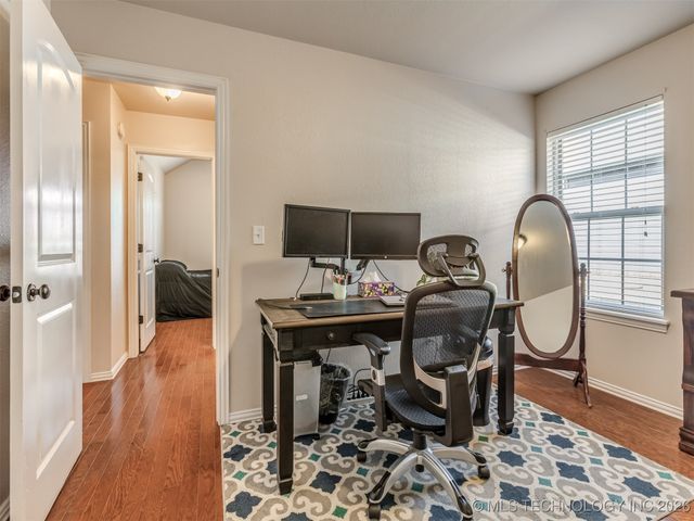 5129 S Skylane Drive W, Sand Springs, OK 74063